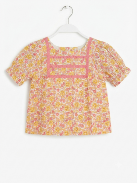 Sergent major_ Blouse estivale à fleurs avec une touche féminine charmante.