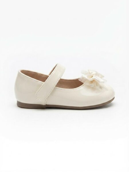 Ballerines-ivoire vernies pour fille avec bride et nœud en satin – Élégance de cérémonie