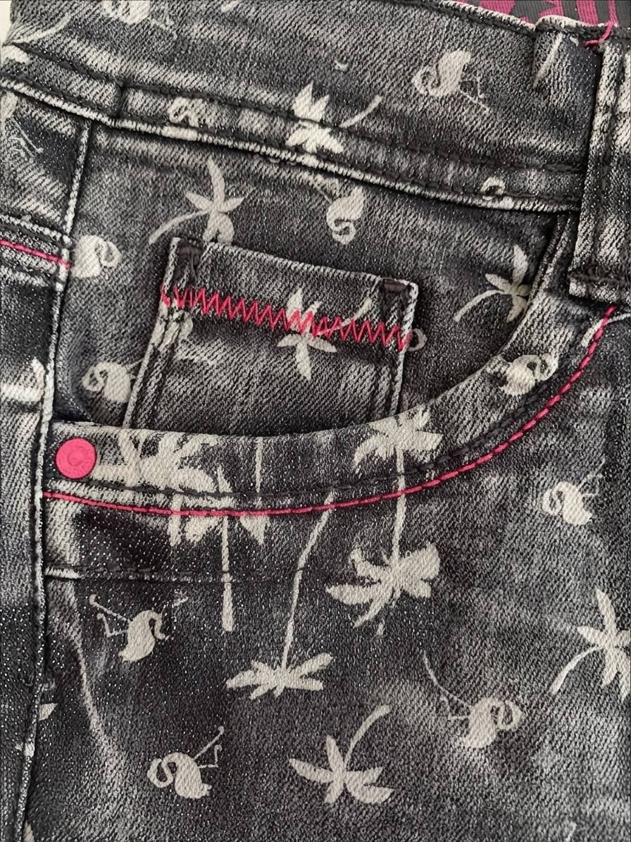 Jean slim gris avec motifs et papillon – Image 6