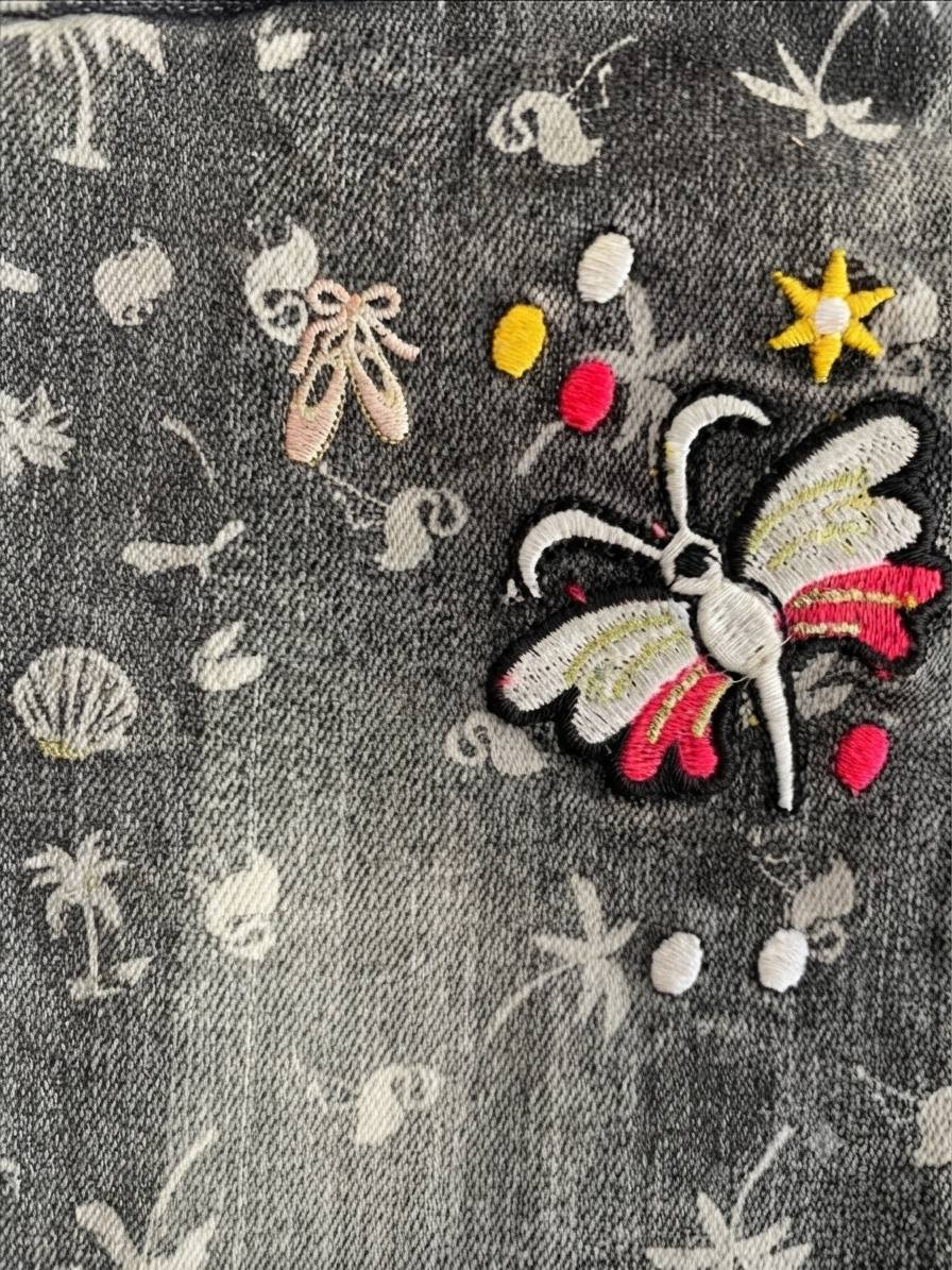 Jean slim gris avec motifs et papillon – Image 5