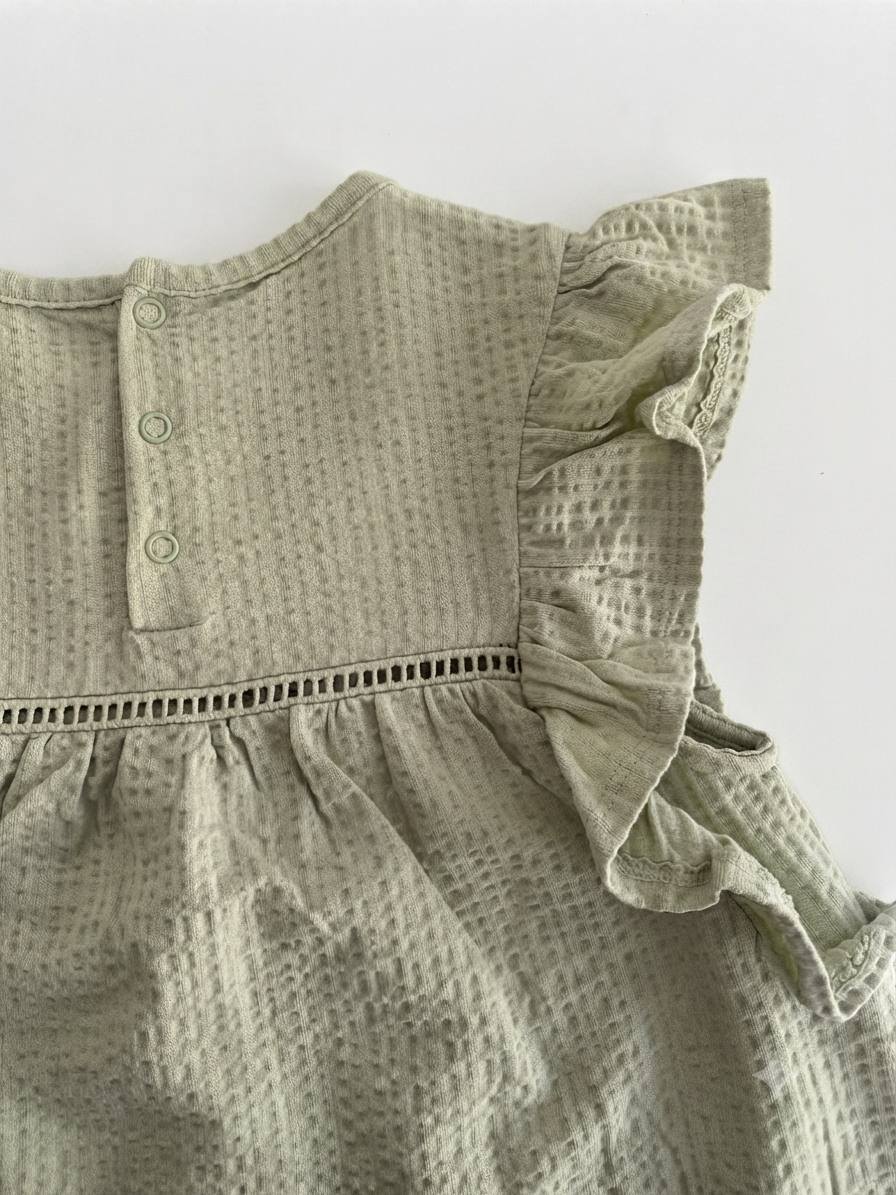 Sergent majour-Blouse fille brodée à volants – Vert sauge – Image 4
