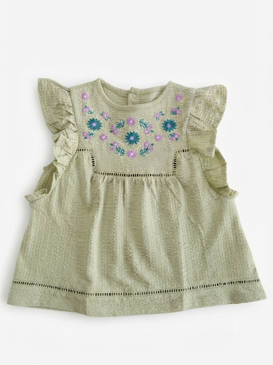 Sergent majour-Blouse fille brodée à volants – Vert sauge – Image 3