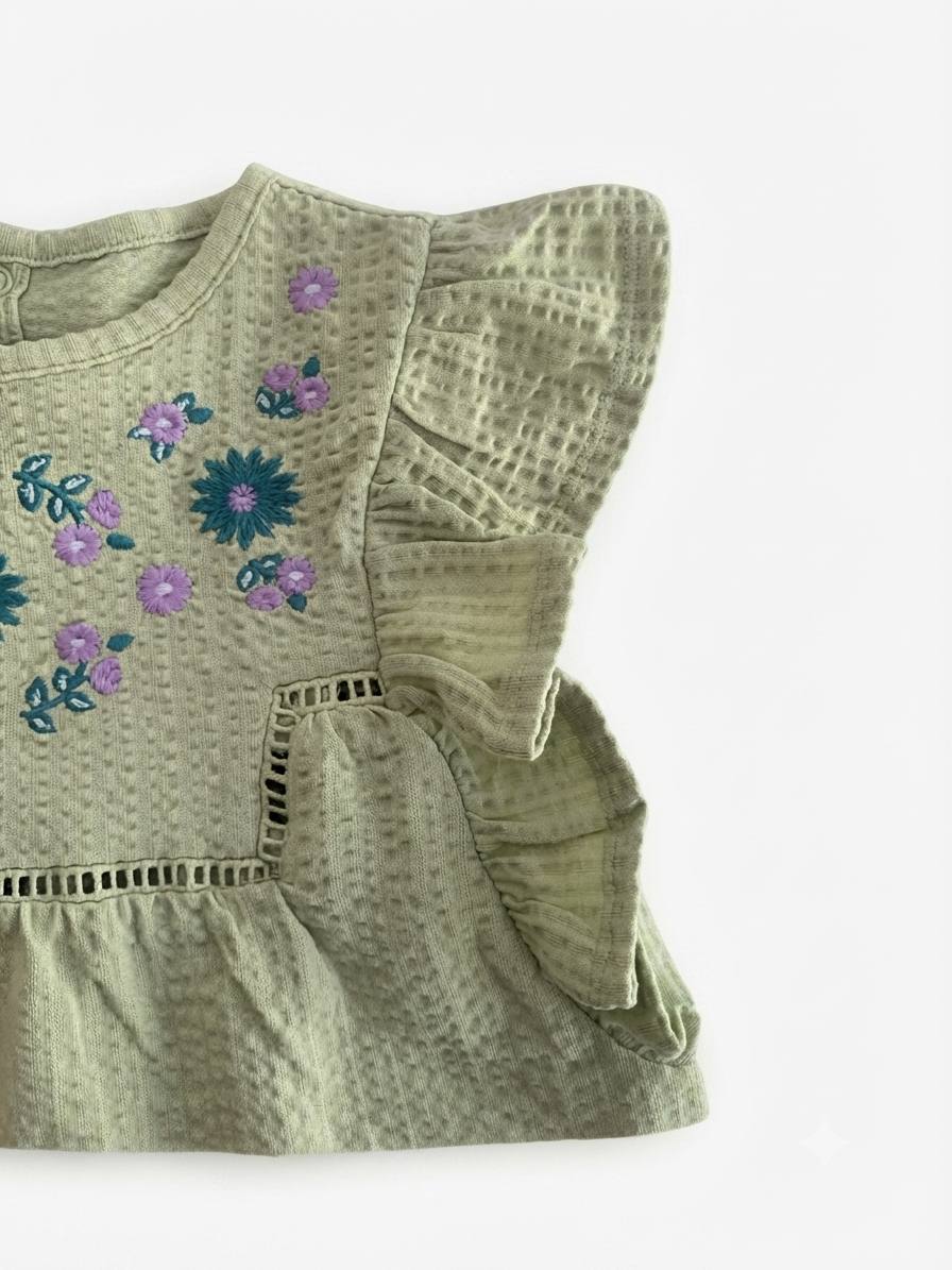 Sergent majour-Blouse fille brodée à volants – Vert sauge – Image 2